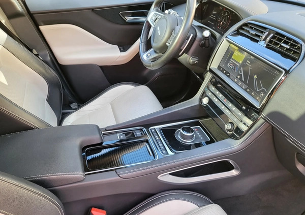 Jaguar F-Pace cena 116990 przebieg: 84000, rok produkcji 2018 z Dynów małe 781